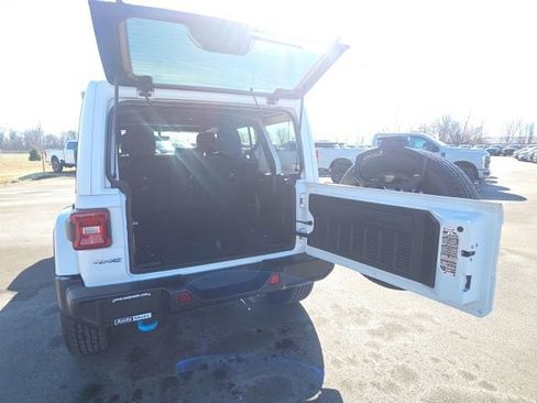 Used 2023 Jeep Wrangler Unlimited Sahara w/ Cold Weather Group image 11