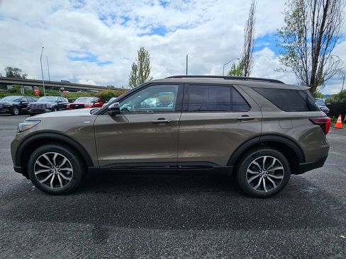New 2026 Ford Explorer ST-Line AWD/4WD image 2