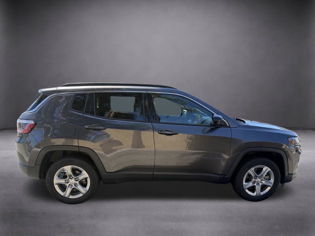 Used 2024 Jeep Compass Latitude AWD/4WD image 14