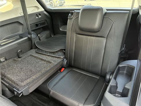 Certified 2023 Volkswagen Tiguan SE FWD image 18
