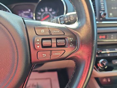 Used 2017 Kia Sedona LX w/ LX Essentials Premium Package FWD image 18