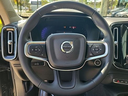 Used 2025 Volvo XC40 B5 Plus image 16