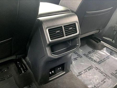 Used 2025 Volkswagen Atlas Cross Sport SE image 32