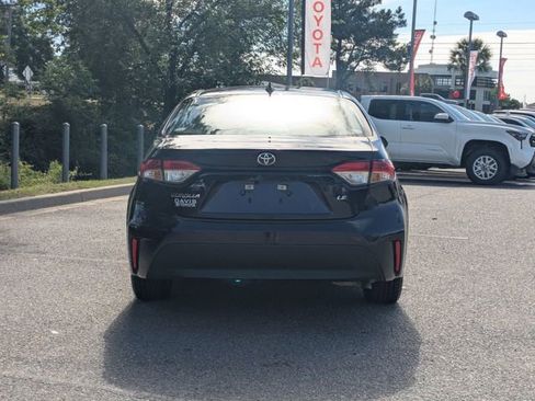 Used 2025 Toyota Corolla LE FWD image 4