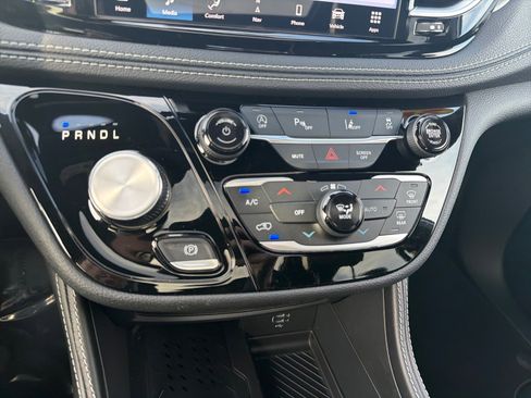 New 2026 Chrysler Pacifica Limited image 27