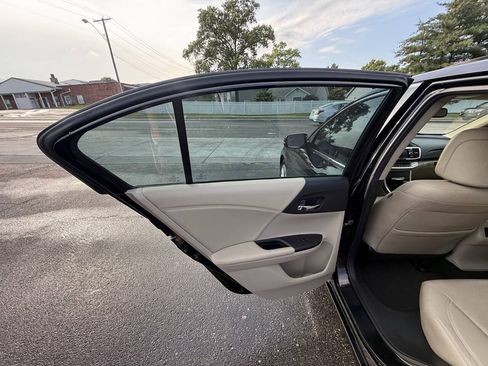 Used 2015 Honda Accord EX-L image 16