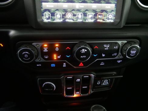 Used 2023 Jeep Wrangler Unlimited Sahara w/ Cold Weather Group AWD/4WD image 30