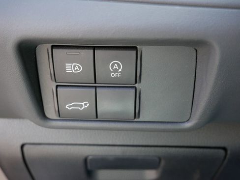 Used 2023 Toyota Highlander XLE AWD/4WD image 28