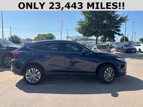 Used 2023 Toyota Venza XLE AWD/4WD image 2