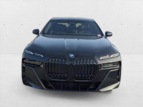 Used 2025 BMW i7 xDrive60 image 6