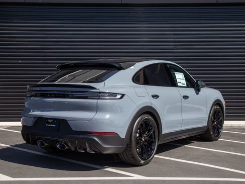 New 2026 Porsche Cayenne Turbo GT AWD/4WD image 9
