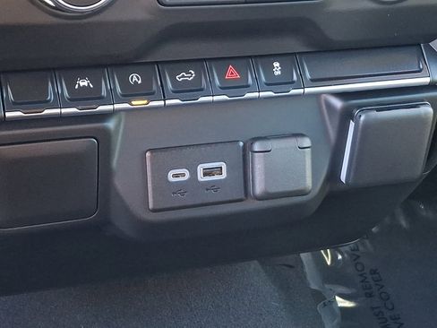 Used 2024 Chevrolet Silverado 1500 Custom image 24