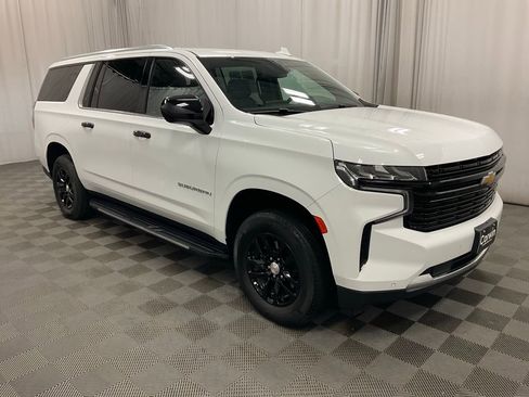 Used 2024 Chevrolet Suburban LT image 3
