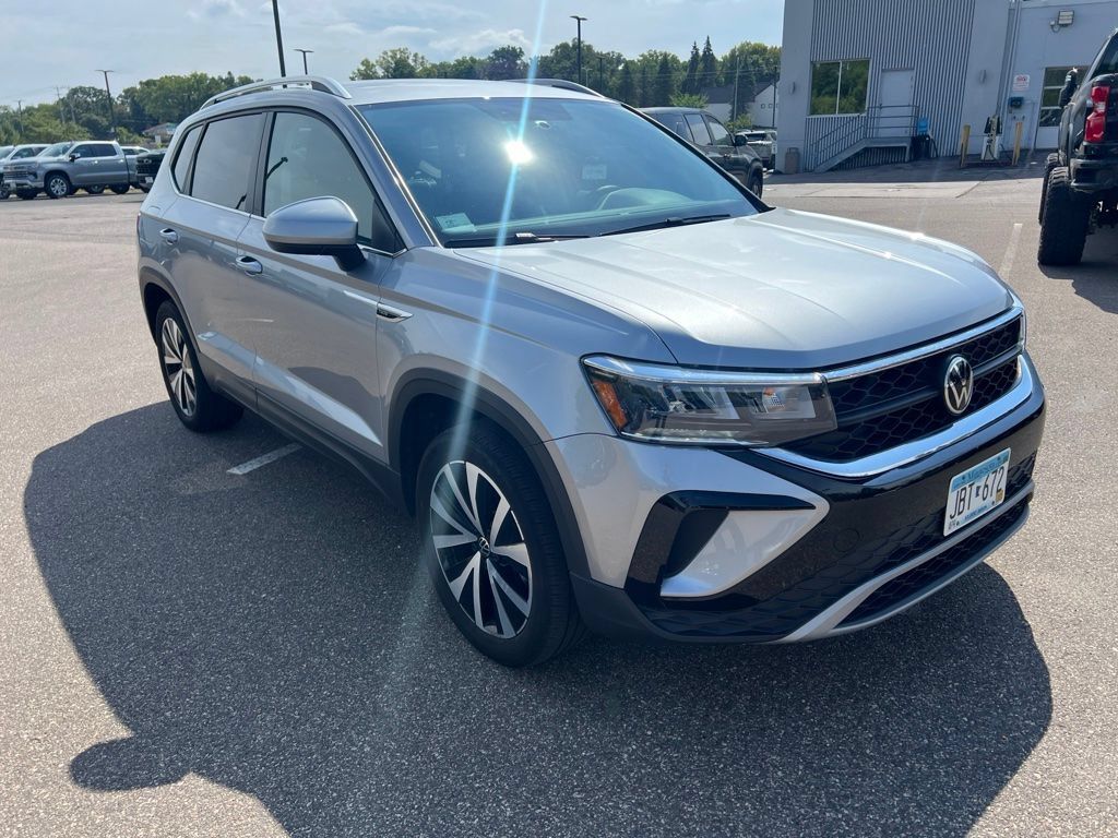 Used 2022 Volkswagen Taos SE AWD/4WD image 3
