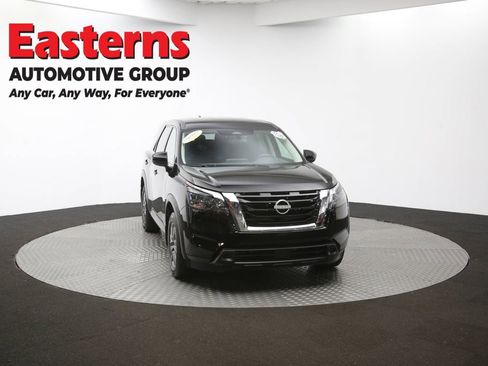Used 2024 Nissan Pathfinder S image 52
