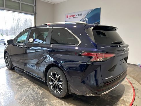 New 2026 Toyota Sienna Platinum image 5