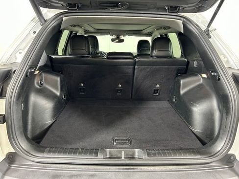 Used 2019 Jeep Cherokee Trailhawk w/ Comfort/Convenience Group AWD/4WD image 27