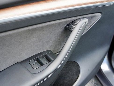 Used 2023 Tesla Model Y 2WD image 24