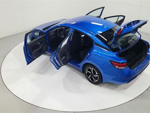 Used 2025 Nissan Sentra SV w/ Trunk Package image 34