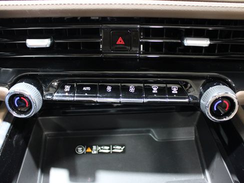 Used 2025 Chevrolet Tahoe High Country w/ LPO, Illumination Package AWD/4WD image 18