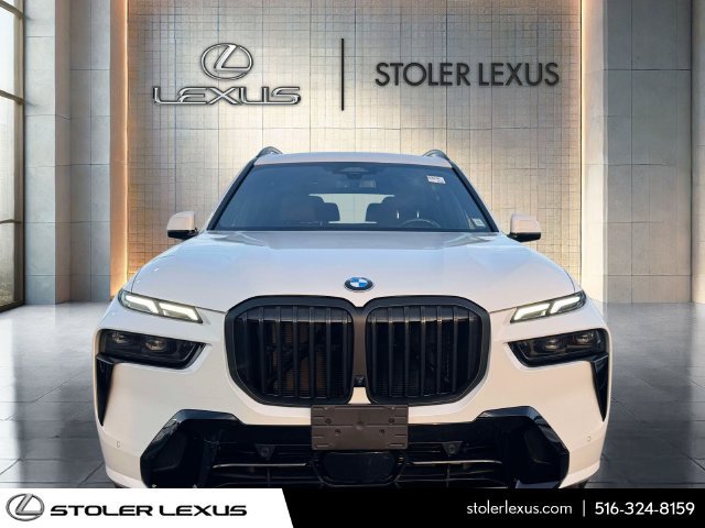 Used 2023 BMW X7 xDrive40i w/ M Sport Package AWD/4WD image 2