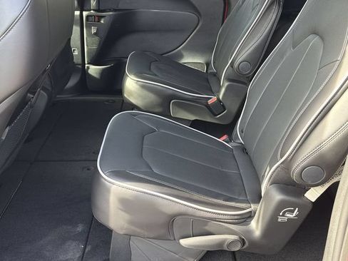 New 2026 Chrysler Pacifica Limited w/ S Appearance Package FWD image 18