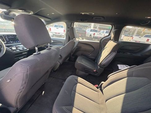 Certified 2023 Chrysler Pacifica Touring image 24