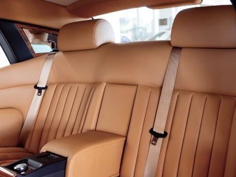 Used 2010 Rolls-Royce Phantom Sedan image 28