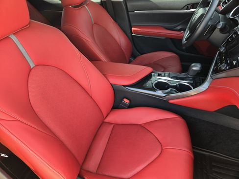 Used 2018 Toyota Camry XSE image 19