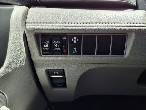 Used 2024 Honda Odyssey EX image 9
