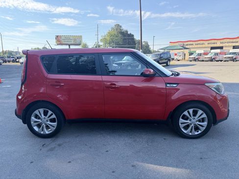 Used 2015 Kia Soul + FWD image 4
