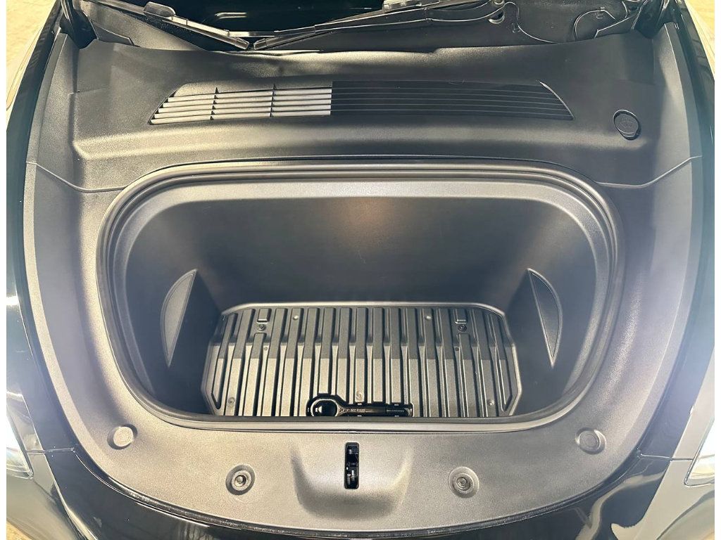 Used 2021 Tesla Model Y Long Range AWD/4WD image 4