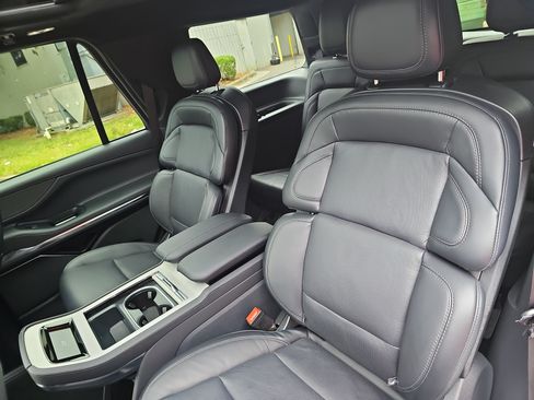 Used 2025 Lincoln Navigator Reserve w/ Jet Appearance Package AWD/4WD image 16