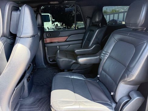 Used 2022 Lincoln Navigator L Reserve w/ Monochromatic Package AWD/4WD image 12