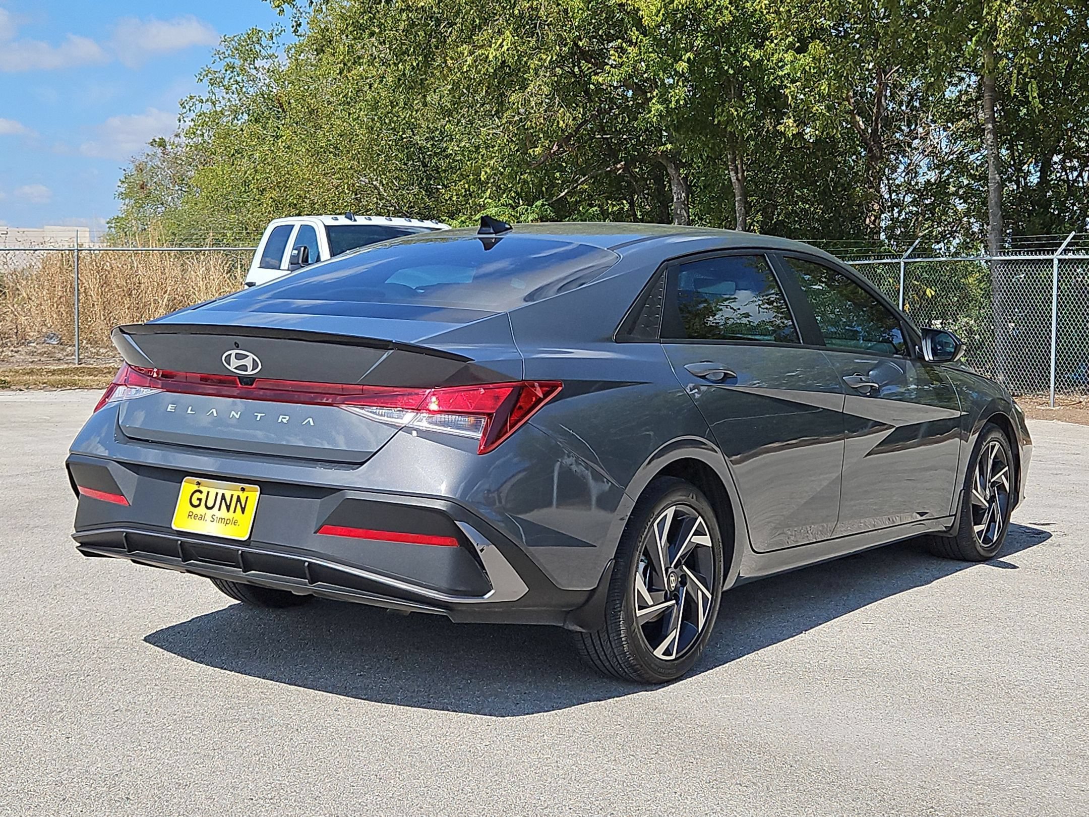Used 2025 Hyundai Elantra Sport FWD image 3