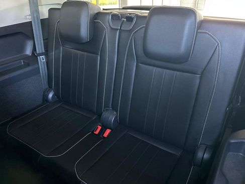 Certified 2023 Volkswagen Tiguan SE FWD image 15