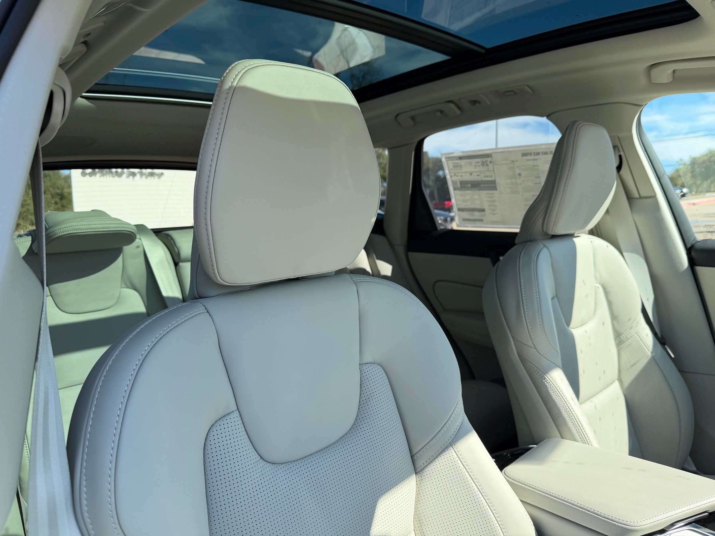 New 2026 Volvo XC60 B5 Ultra w/ Protection Package Premier AWD/4WD image 9