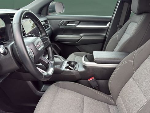 Used 2025 GMC Terrain Elevation AWD/4WD image 17