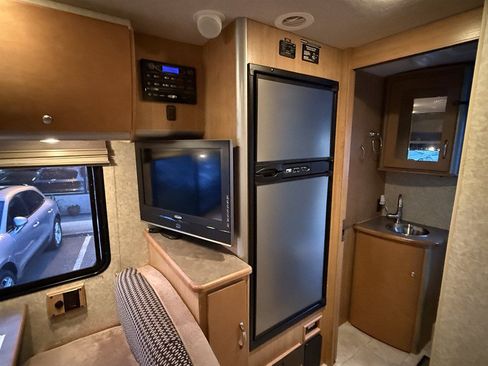 Used 2008 Dodge Sprinter 3500 RWD image 21