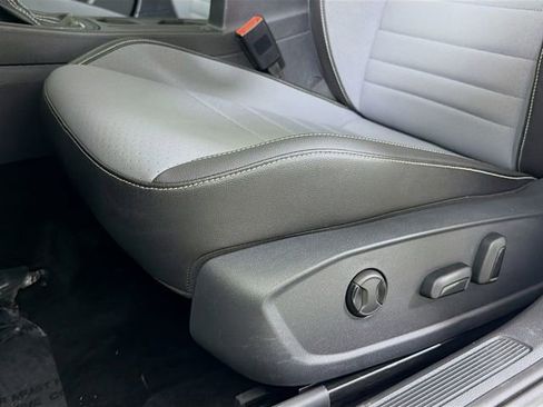 Used 2025 Volkswagen Jetta SE w/ Sunroof Package image 21