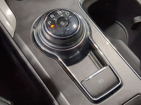 Used 2017 Ford Fusion SE w/ Fusion SE Technology Package image 44