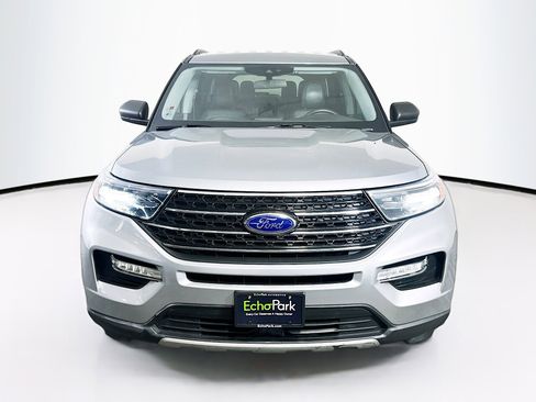 Used 2022 Ford Explorer XLT w/ Equipment Group 202A image 2