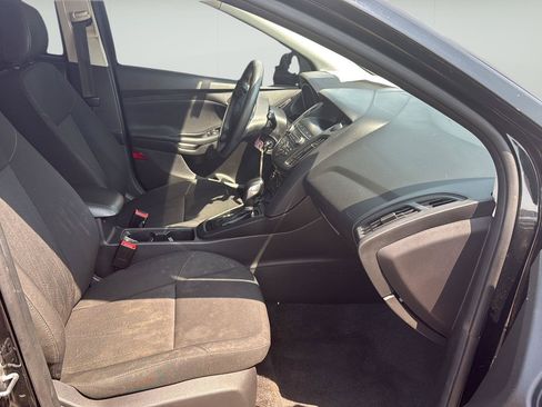 Used 2018 Ford Focus SE FWD image 14