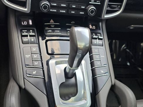 Used 2017 Porsche Cayenne Platinum Edition AWD/4WD image 35