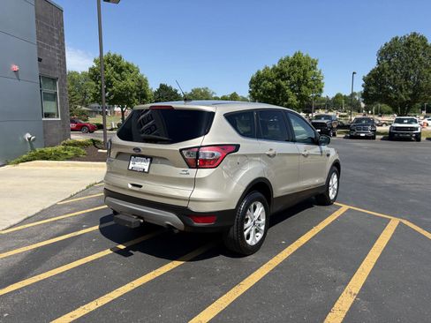 Used 2017 Ford Escape SE AWD/4WD image 6
