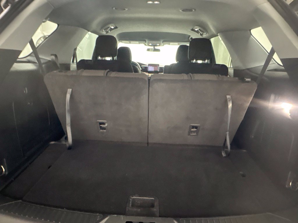 Used 2023 Ford Explorer XLT AWD/4WD image 15