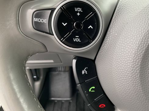 Used 2018 Kia Soul EV + w/ Sun & Fun Package image 32