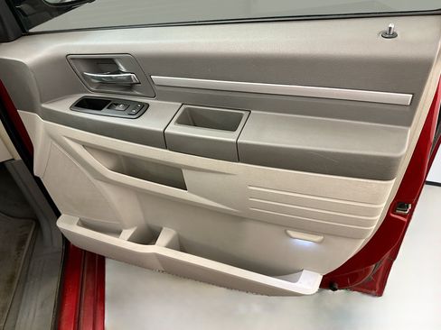 Used 2009 Dodge Grand Caravan SXT FWD image 33
