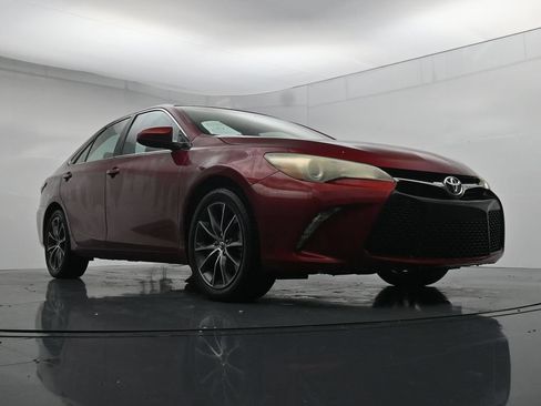 Used 2016 Toyota Camry XSE w/ Moonroof Package FWD image 33