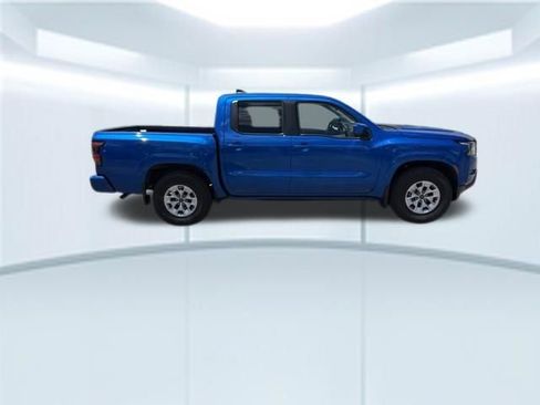 Used 2024 Nissan Frontier SV RWD image 5